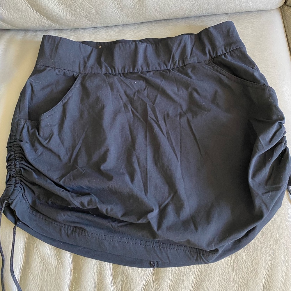 Columbia | BNWOT Black Ruched Skirt medium
